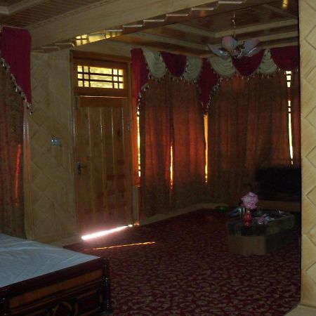 Manila Huts Hotel Наран Екстериор снимка