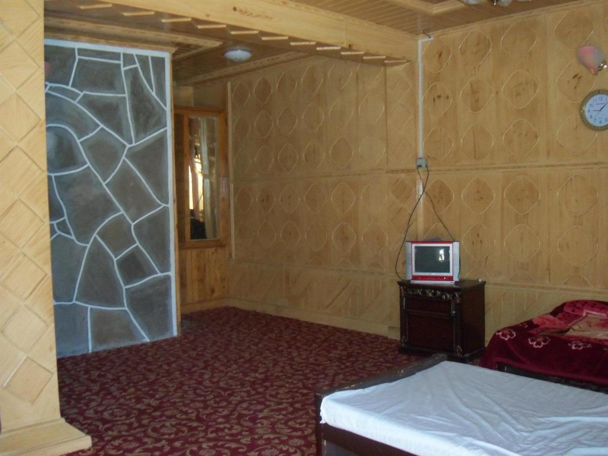 Manila Huts Hotel Наран Екстериор снимка