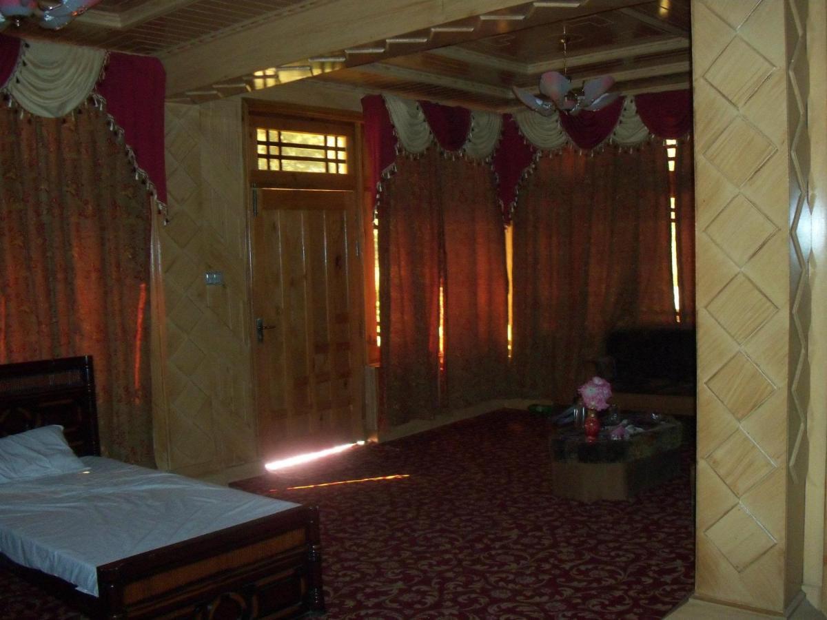 Manila Huts Hotel Наран Екстериор снимка