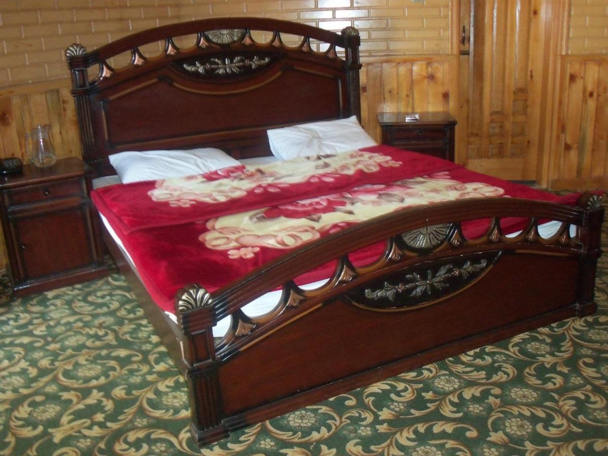 Manila Huts Hotel Наран Екстериор снимка