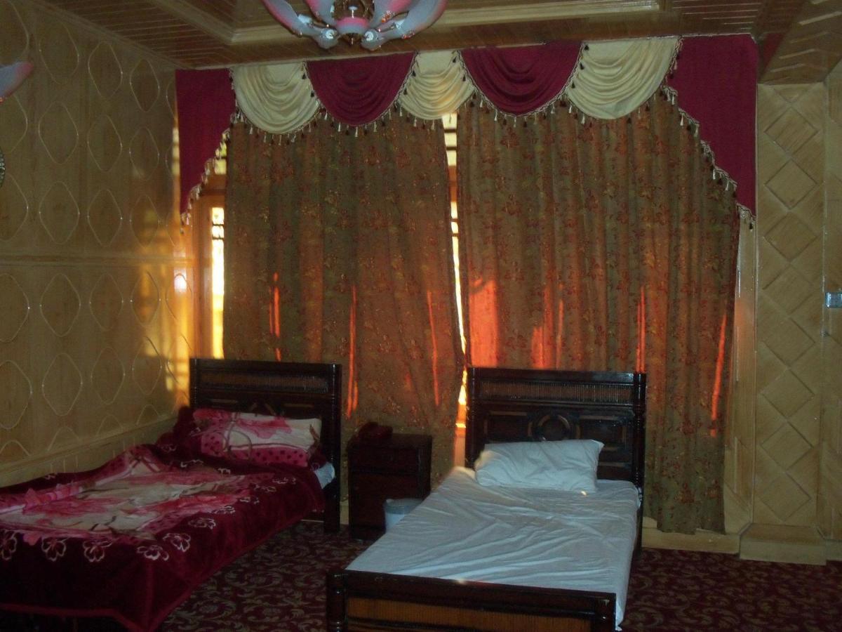 Manila Huts Hotel Наран Екстериор снимка