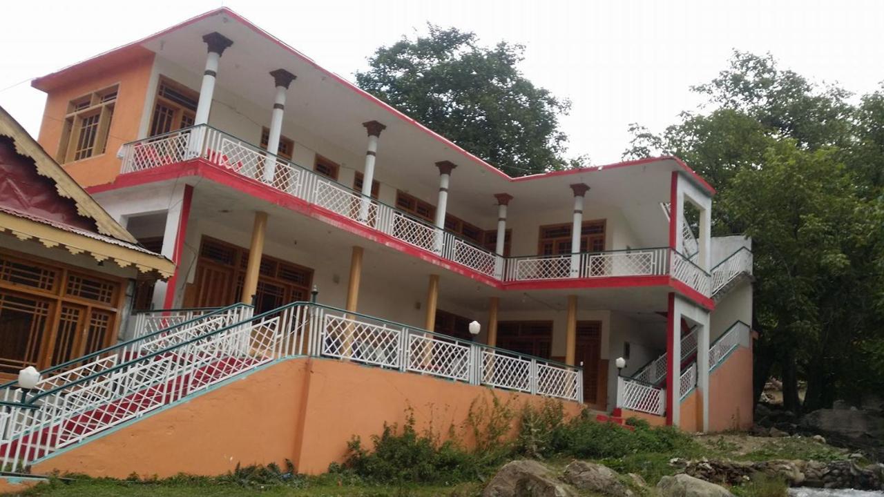 Manila Huts Hotel Наран Екстериор снимка