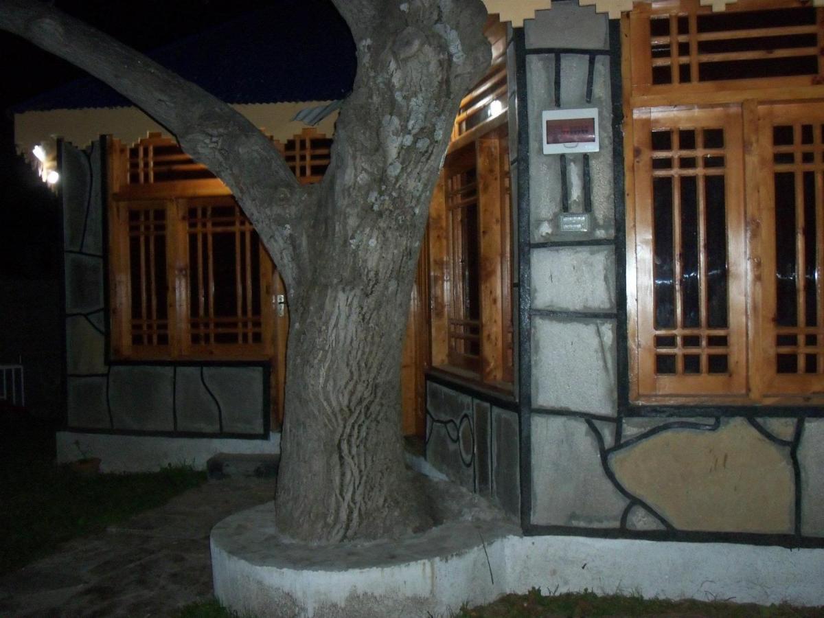 Manila Huts Hotel Наран Екстериор снимка